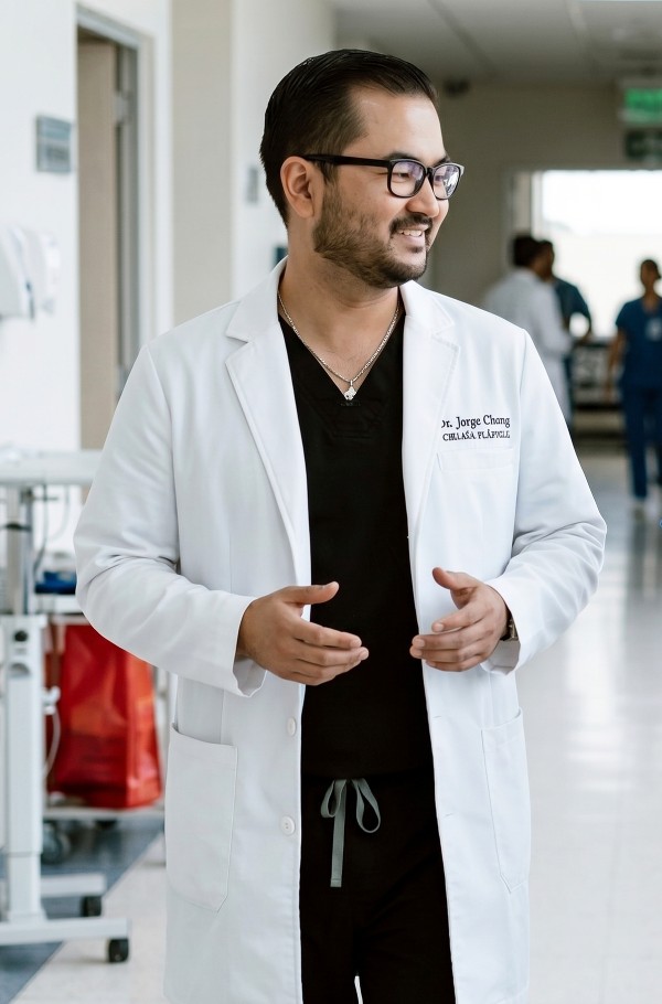 Dr. Jorge Chang - Plastic Surgeon in Mexico