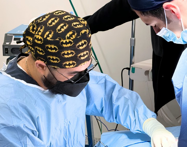 Cosmetic Surgeon Dr. Jorge Chang performing Plastic Surgery at Mexico Cosmetic Center